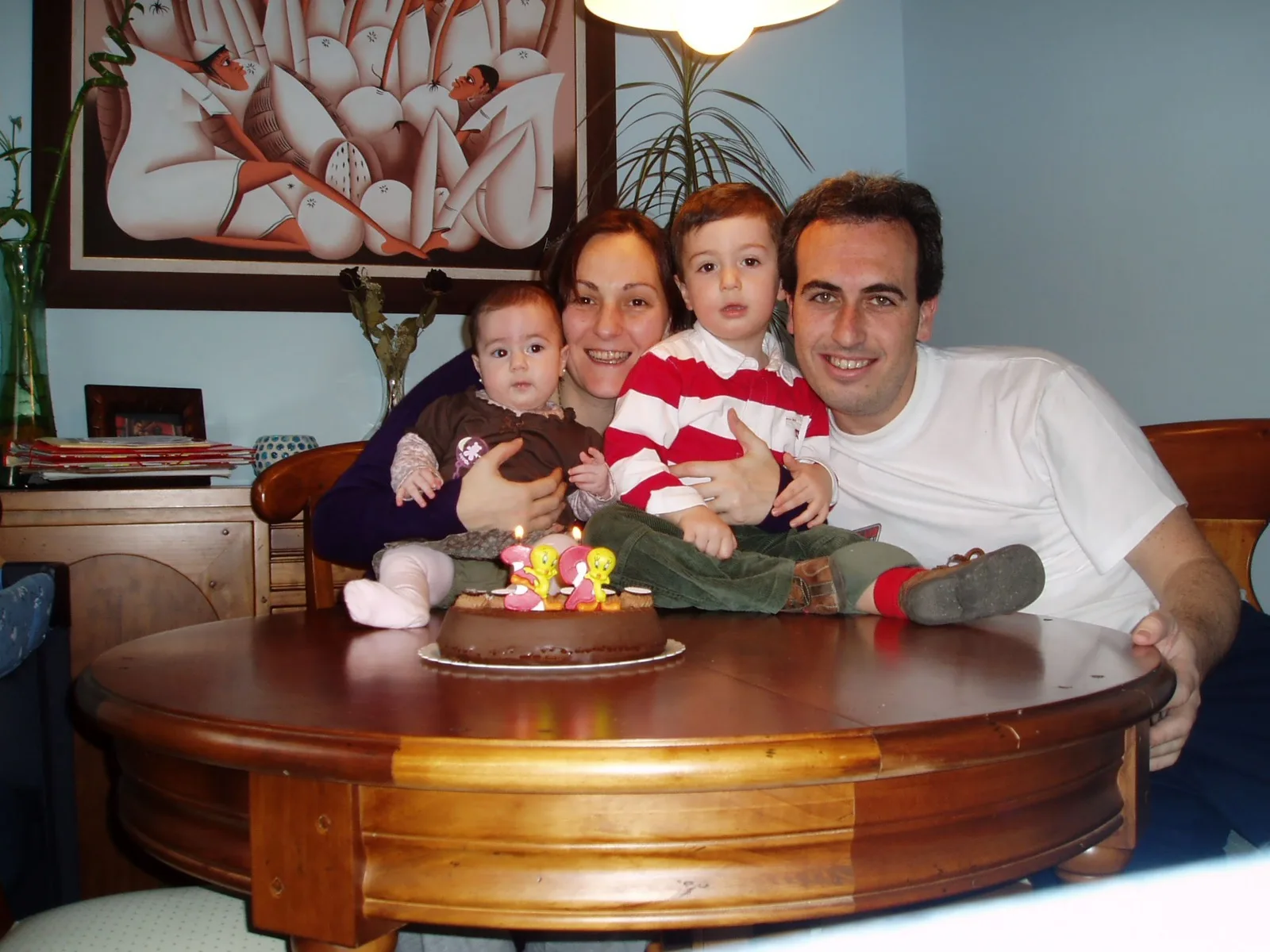 Salvador y Laura con su hijos